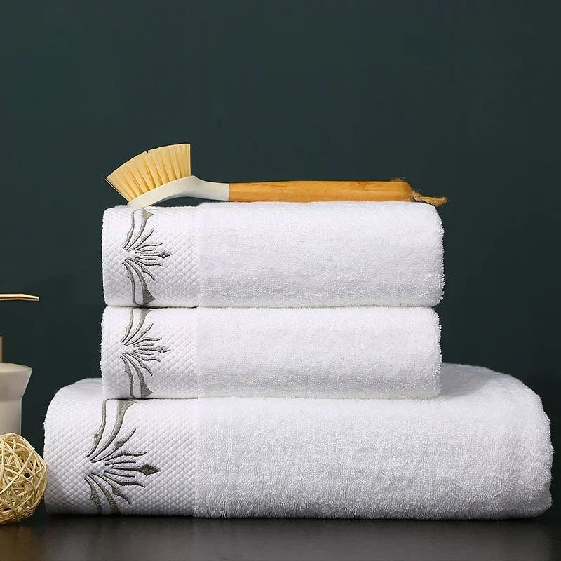 Embroidered White bath towel 5 stars Hotel Towel